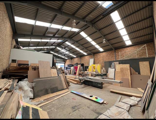 410M² WAREHOUSE TO LET IN STRIJDOMPARK